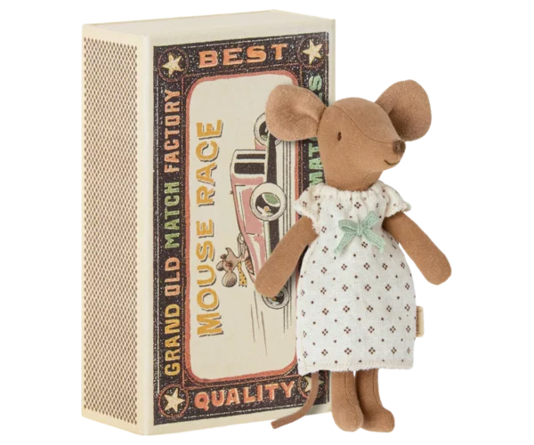 Grande soeur souris dans sa boîte assortie – Image 2