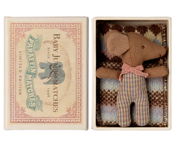Bébé souris endormi - Rose