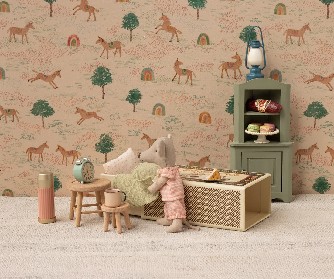 Petite soeur souris dans sa boîte d'allumettes – Image 3