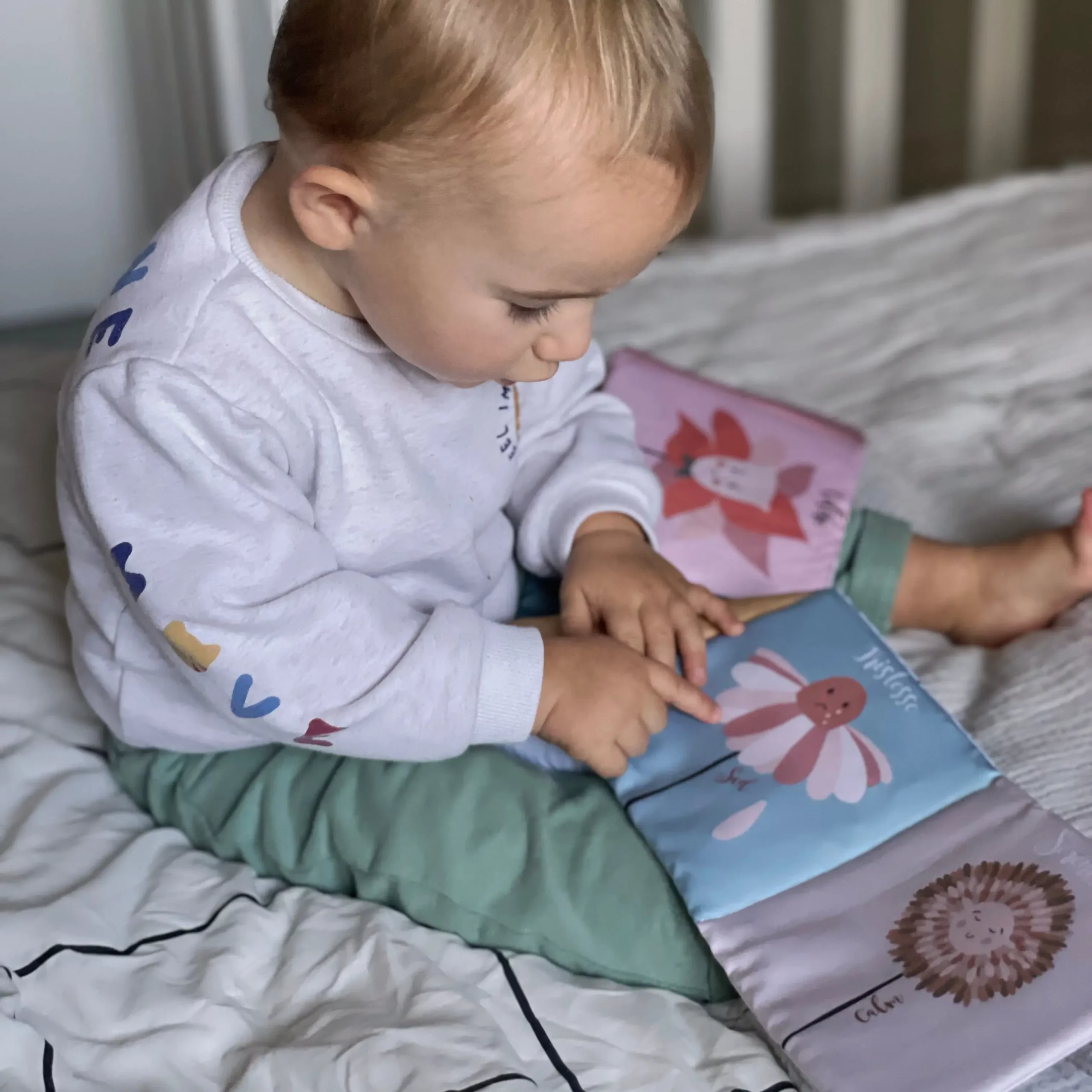 Livre d'éveil en tissu - Jardin des émotions – Image 2